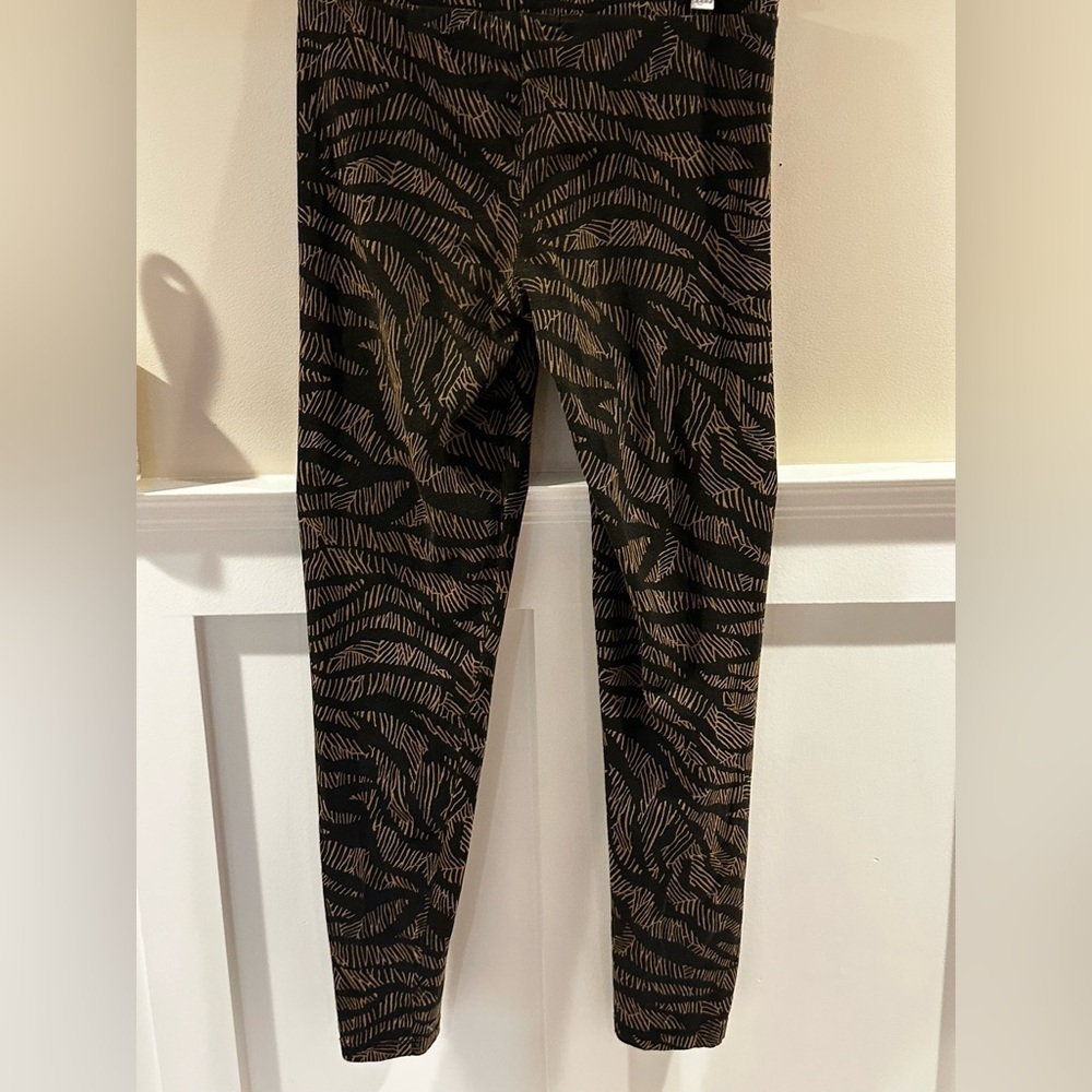 Black and Tan Patterned Leggings - Picture 3 of 6